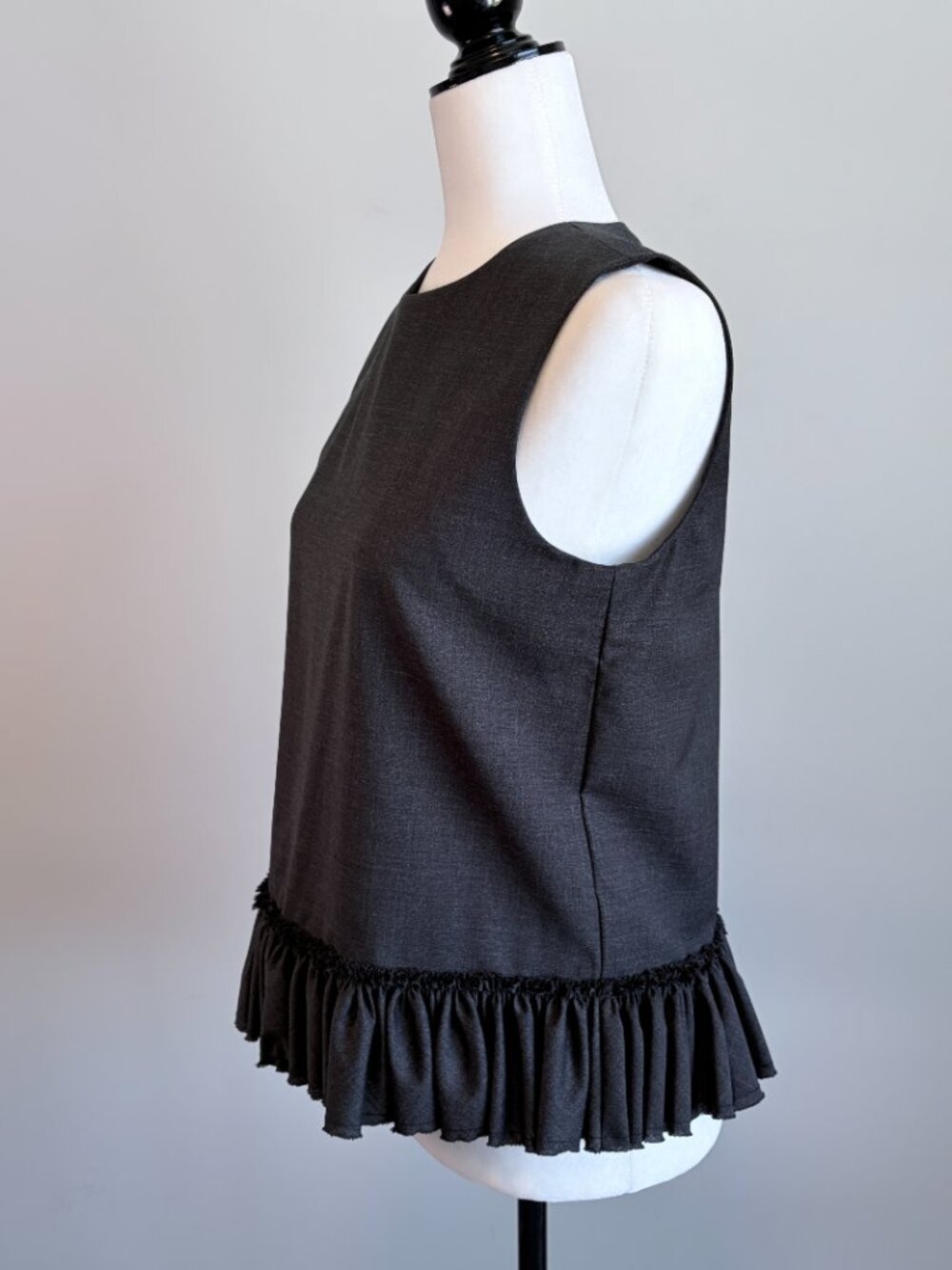 COS Sleeveless Top Ruffle Hem Minimalist Office Chic Gray Size 4 - Picture 5 of 10